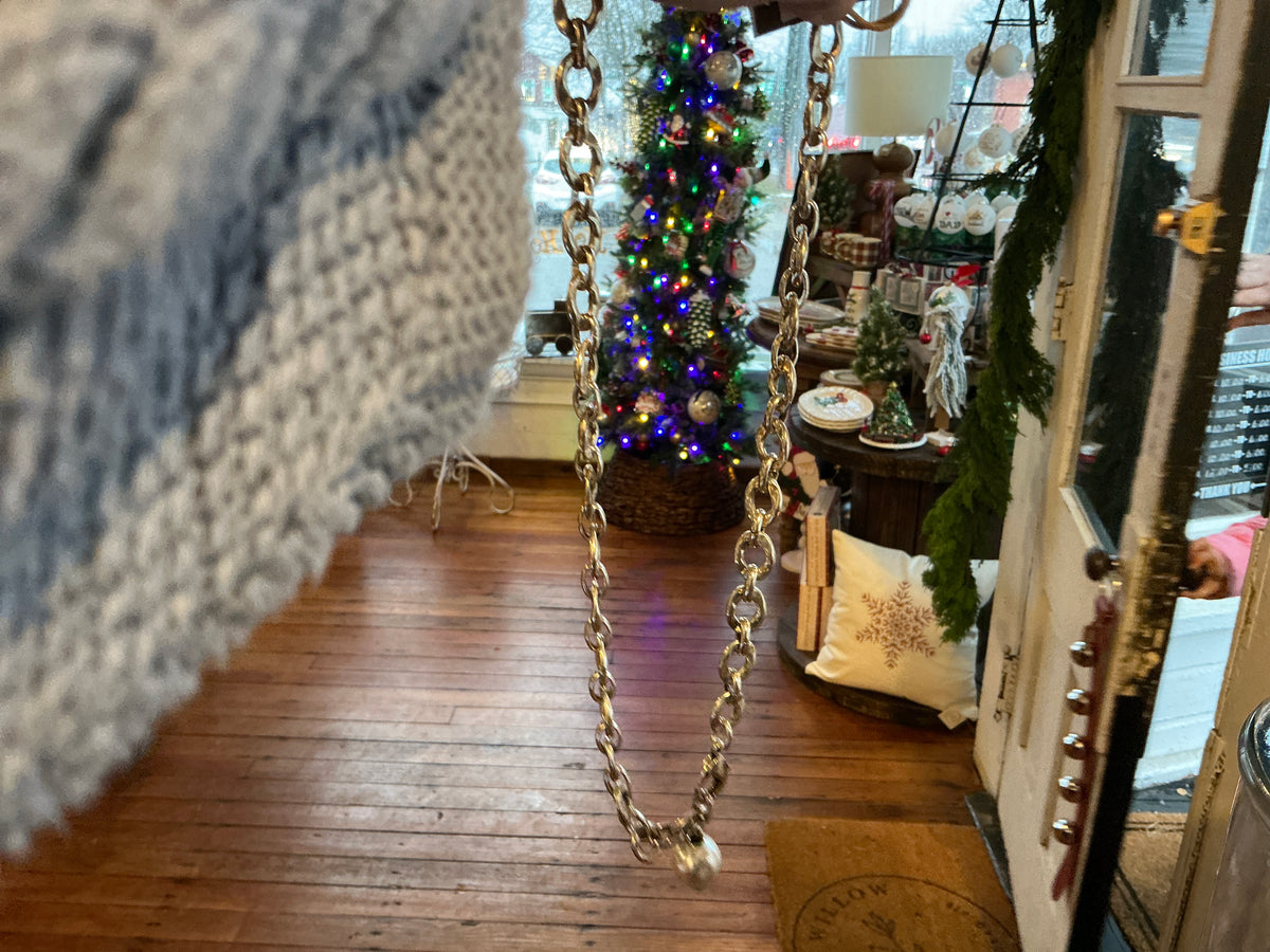 Single pearl necklace